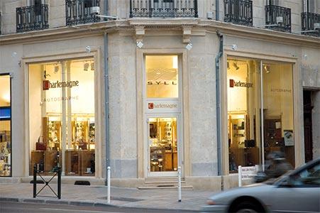 Entrée de la boutique Charlemagne Autographe au centre de Toulon