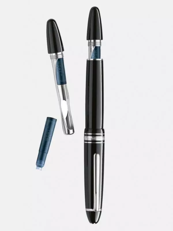 montblanc-stylo-plume-meisterstuck-114226-front-open-other-view